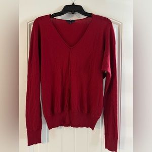 Gap v-neck lightweight sweater